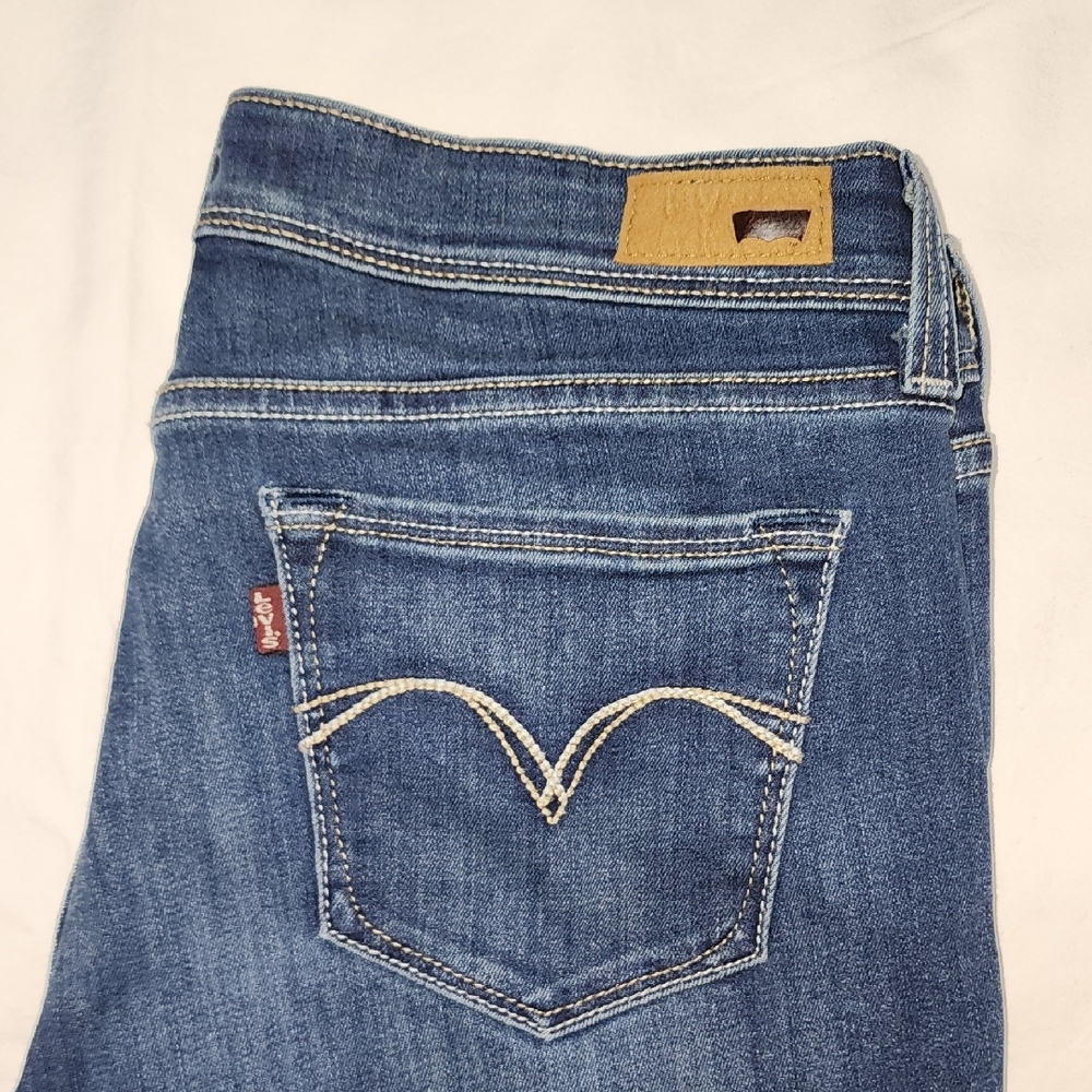 Levi's Blue Skinny Jeans with Classic Gold Stitching